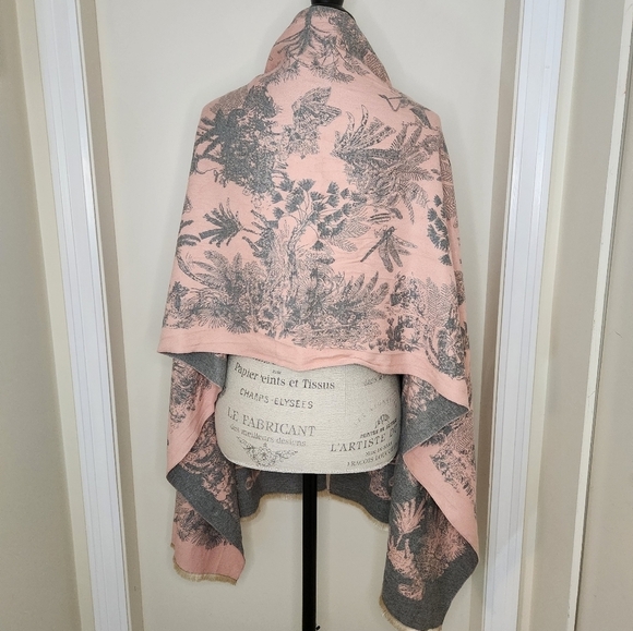 Tropical print reversible blanket scarf - Picture 3 of 8